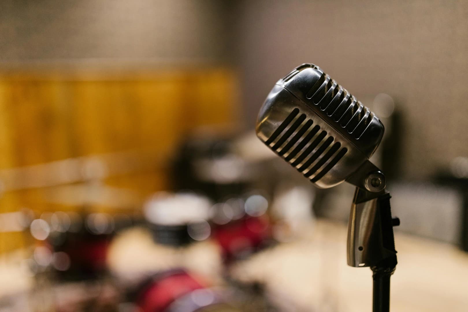 Talk-to-Camera vs. AI Voice: Which Actually Performs Better in 2026?